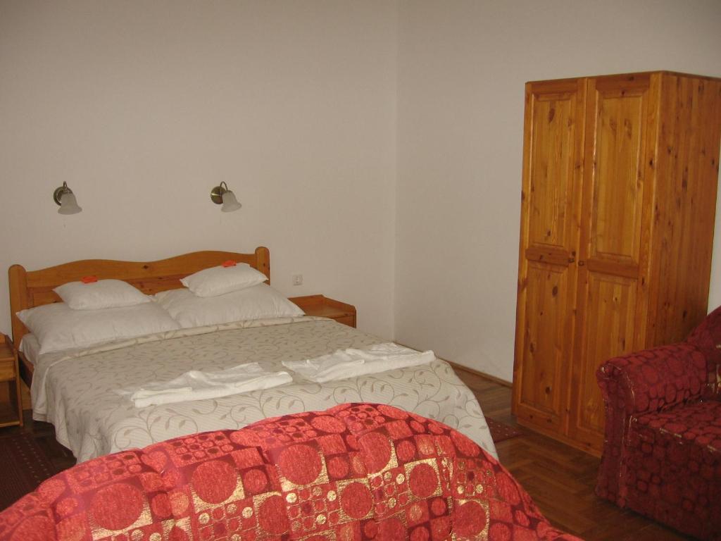 Mater Salvatoris House Hotell Gödöllő Rum bild