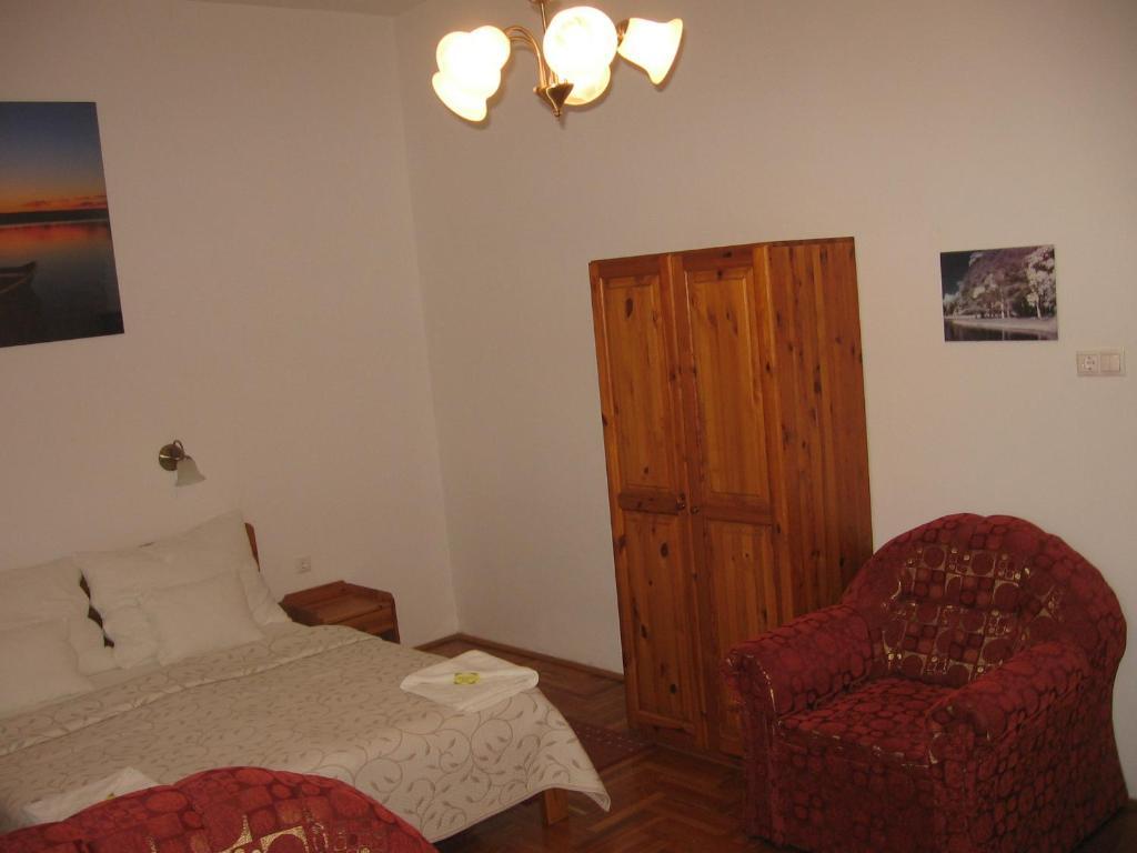 Mater Salvatoris House Hotell Gödöllő Rum bild