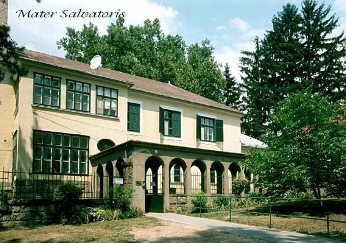 Mater Salvatoris House Hotell Gödöllő Exteriör bild