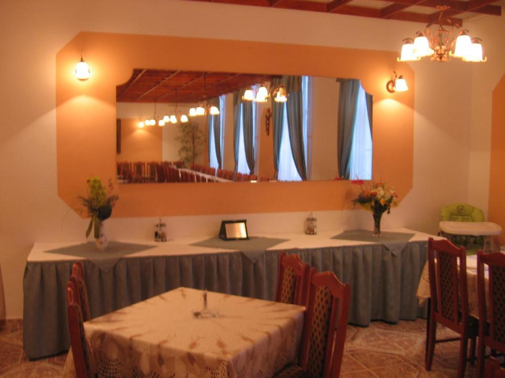 Mater Salvatoris House Hotell Gödöllő Exteriör bild